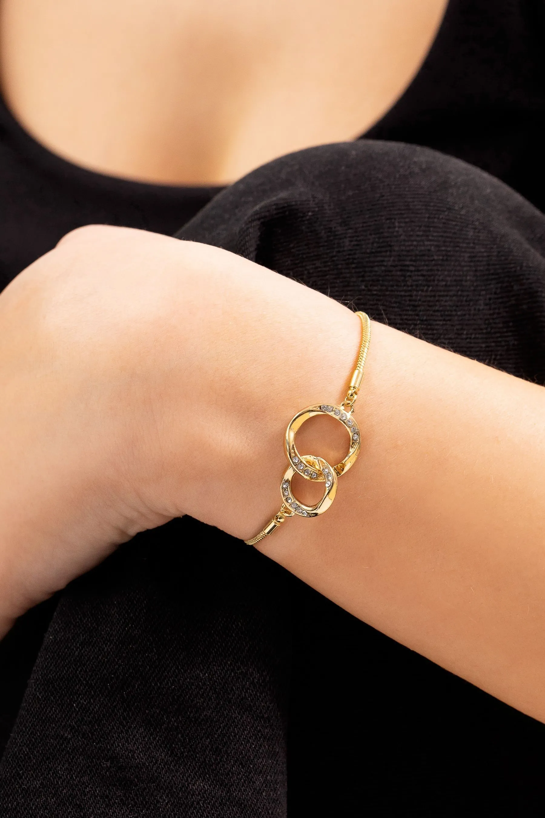 Caramel Jewellery London Oro - Bracciale dell'amicizia con cerchi intrecciati