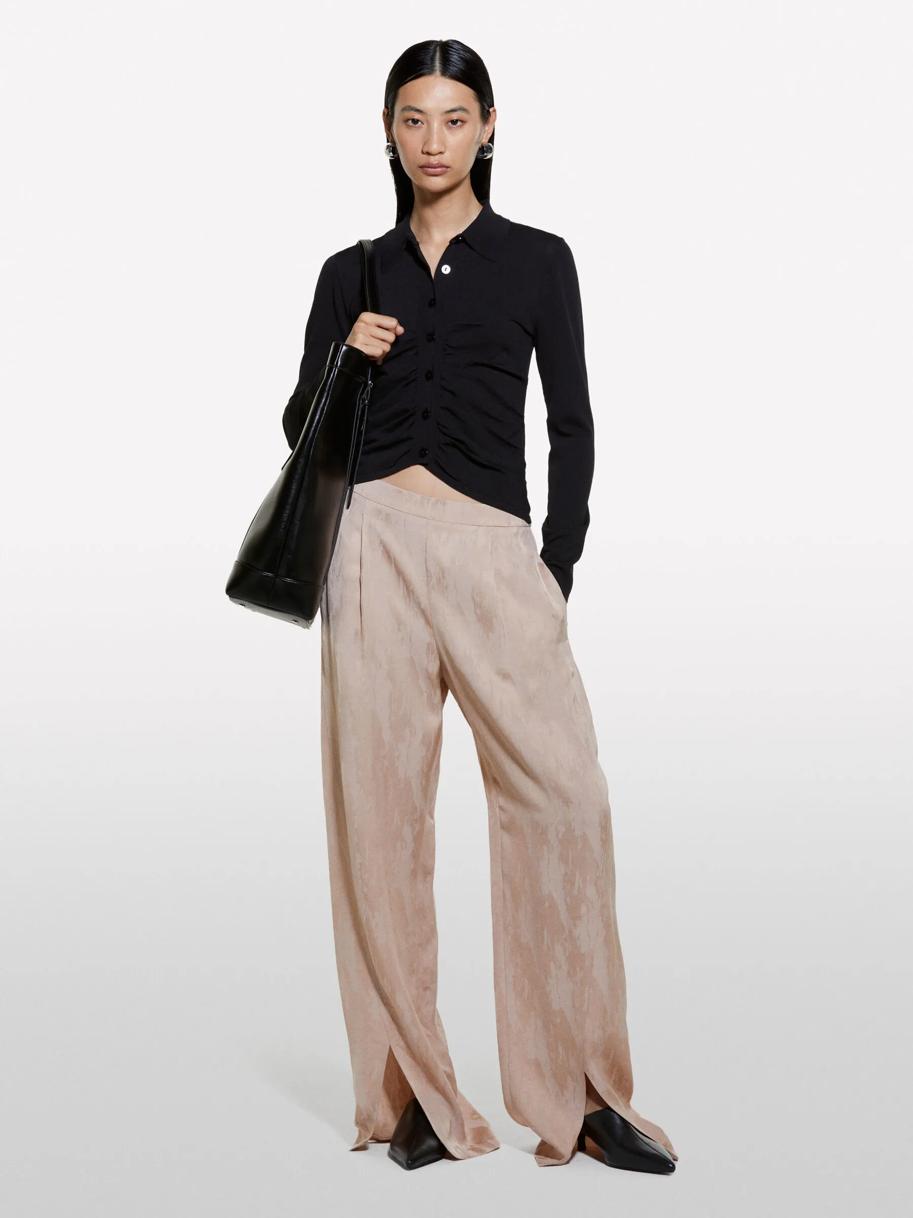 Cardigan nero con arriccio