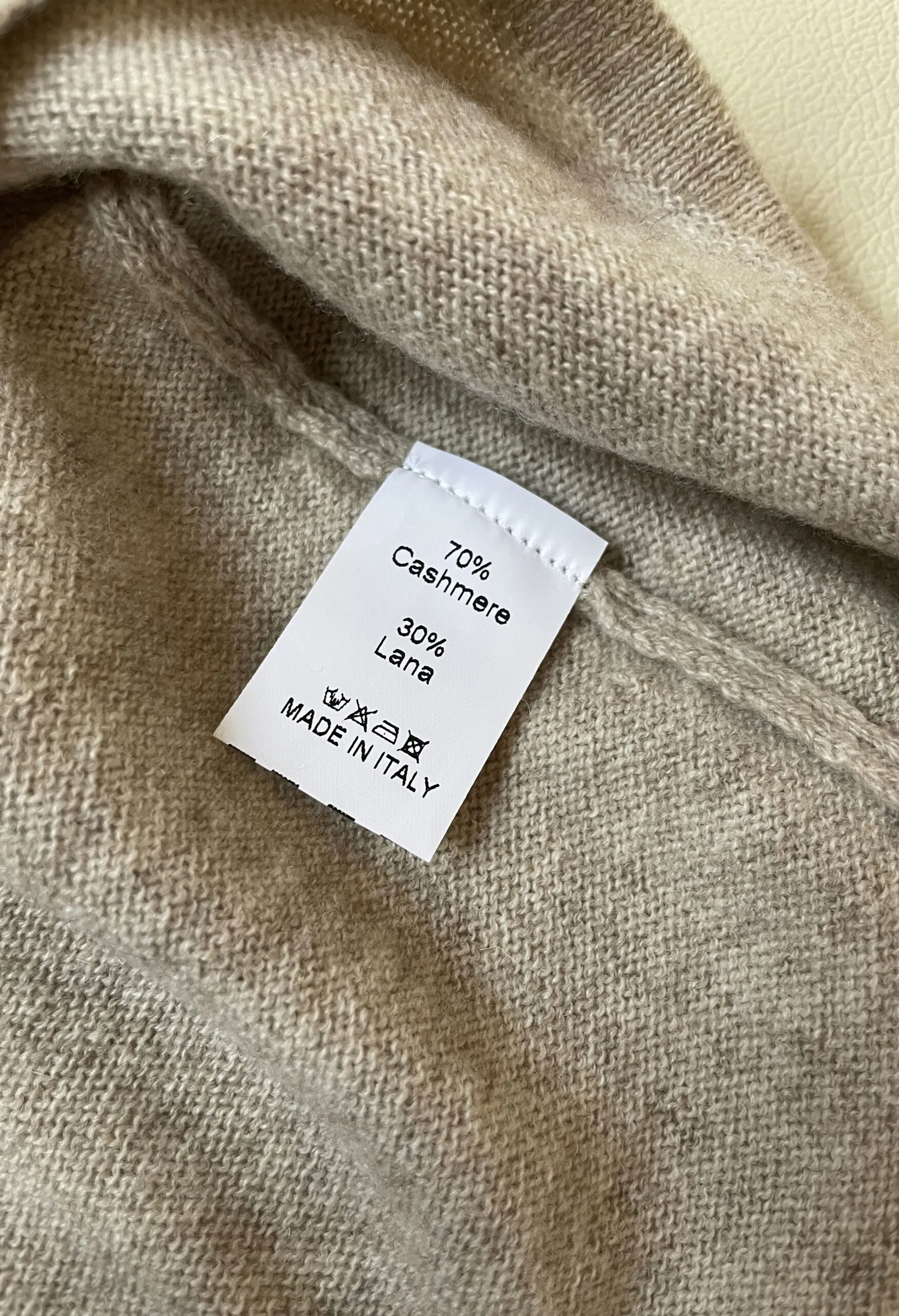 Dolcevita beige second hand in cachemire e lana