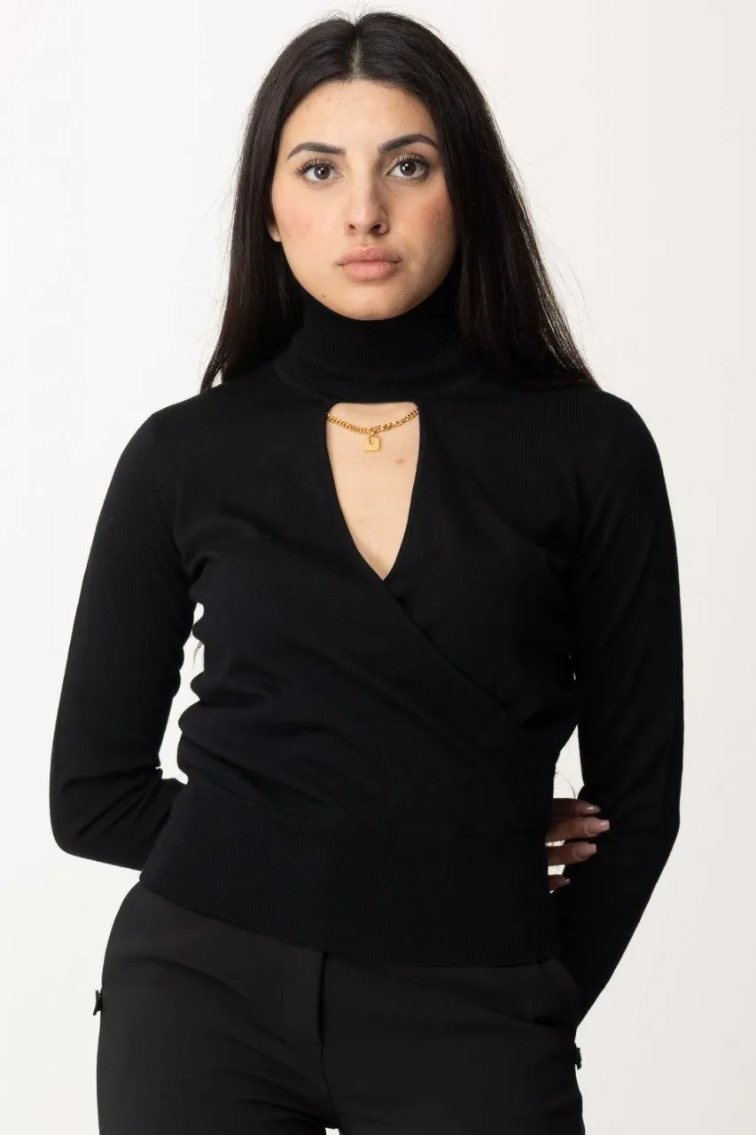 Maglia dolcevita con cut-out e catenella Nero