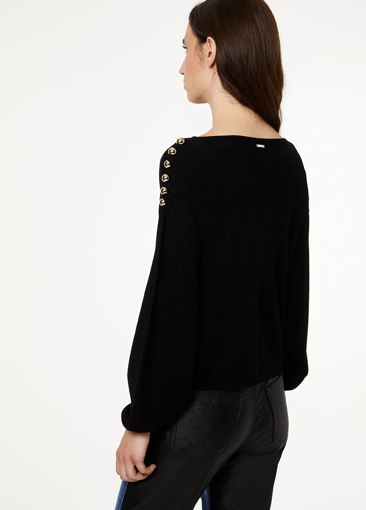 Maglia in lana con borchie