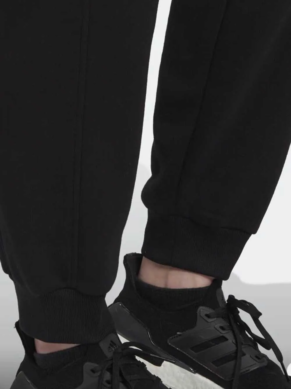 Pantalone Adidas da donna nero in felpa over Art:HK0439