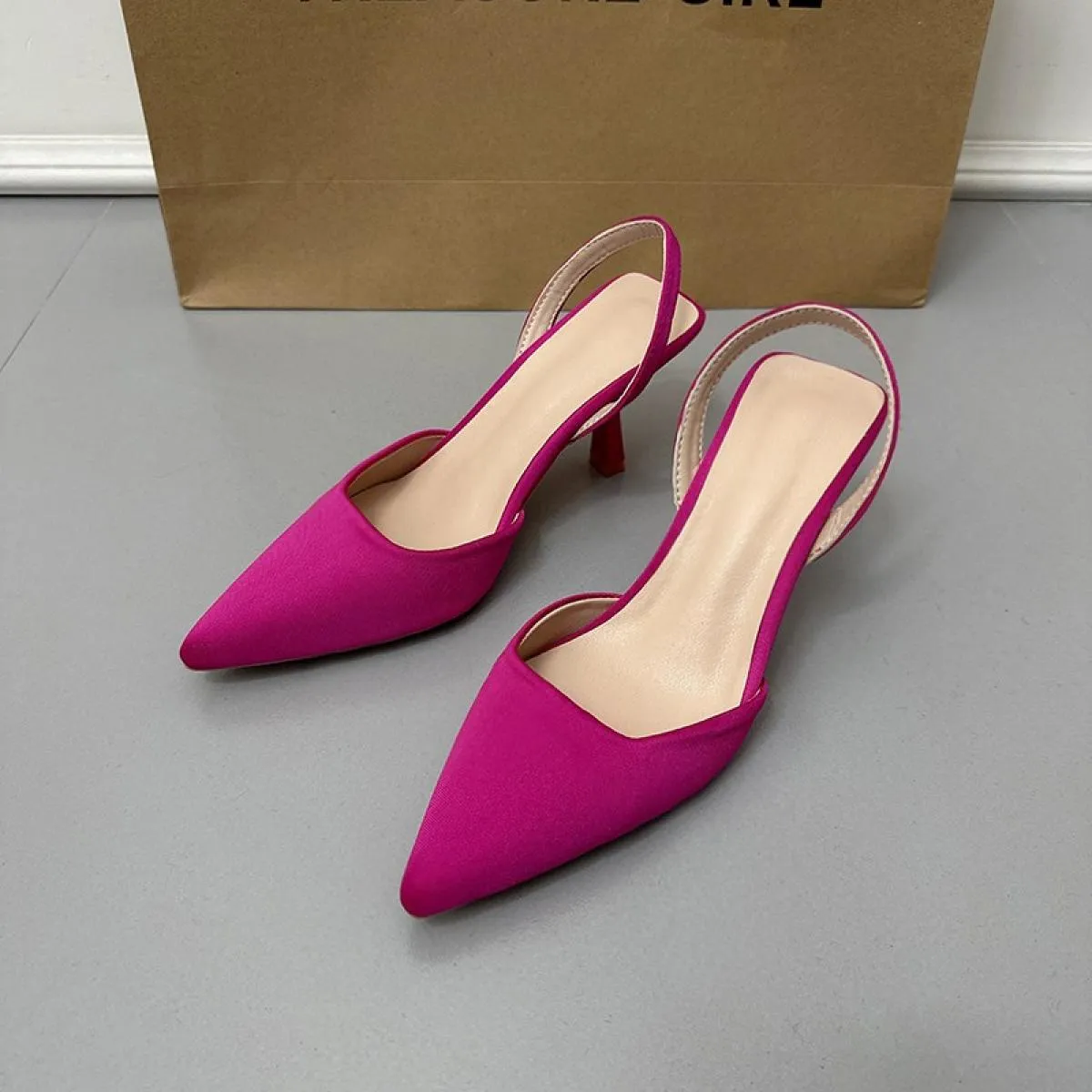 Sandali da donna di marca Scarpe con tacco basso sottile Scarpe con tacco basso da 4 cm Scarpe da donna Moda con punta a punta P