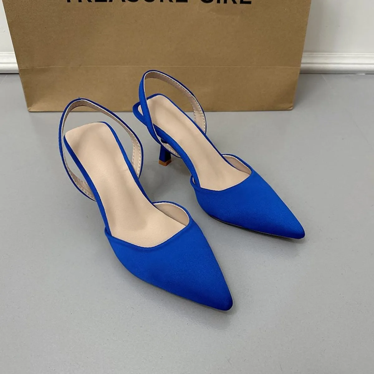 Sandali da donna di marca Scarpe con tacco basso sottile Scarpe con tacco basso da 4 cm Scarpe da donna Moda con punta a punta P