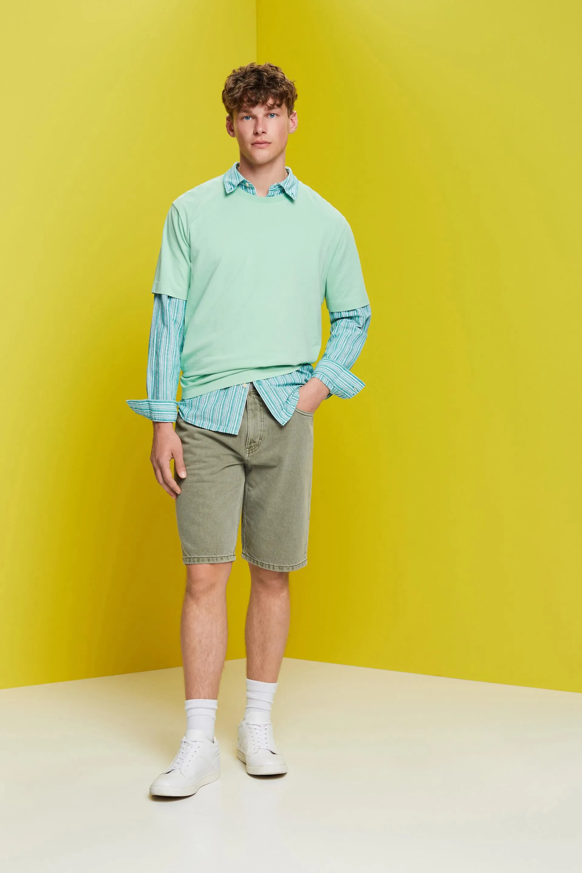 Shorts in denim colorato