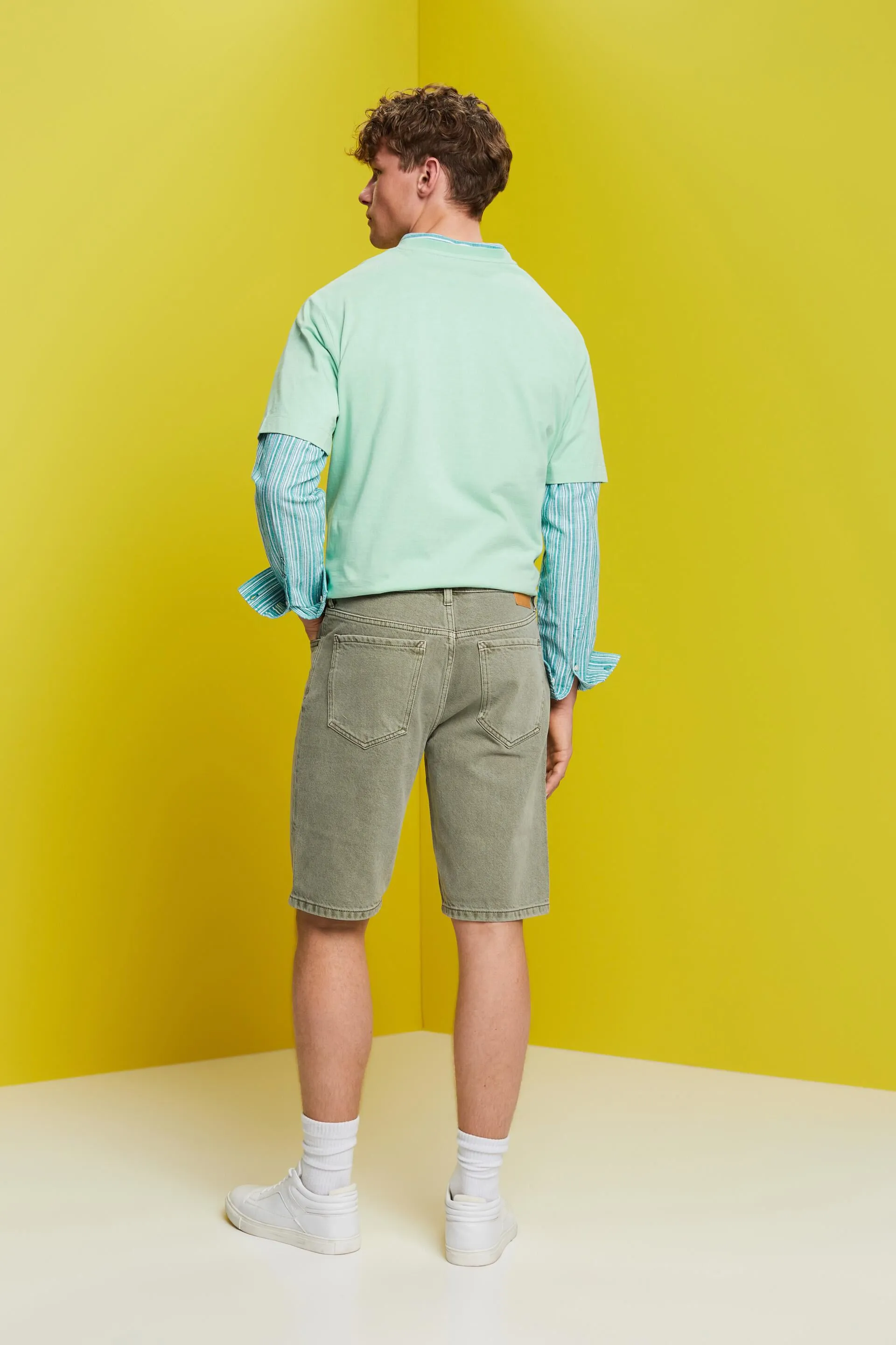 Shorts in denim colorato
