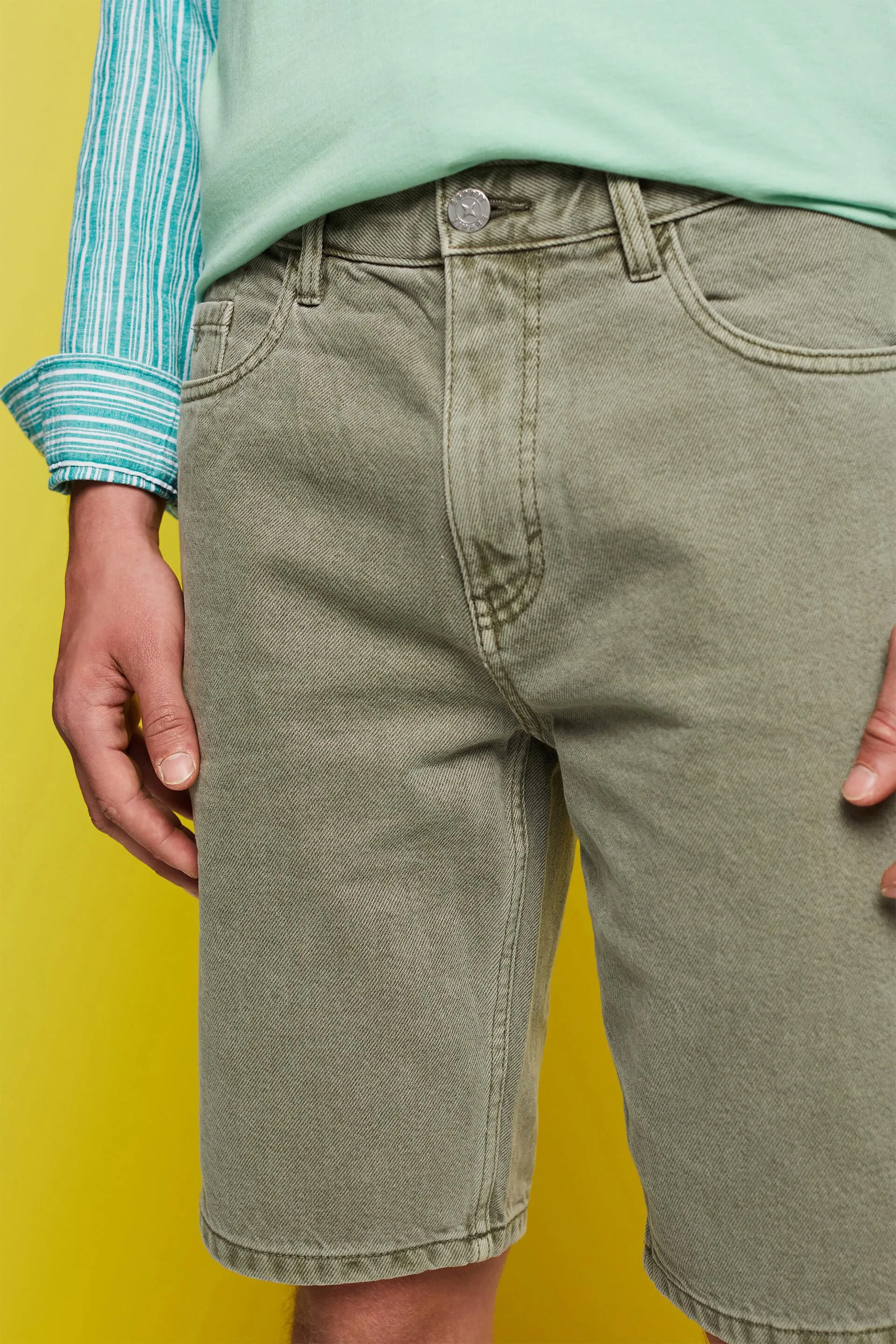 Shorts in denim colorato