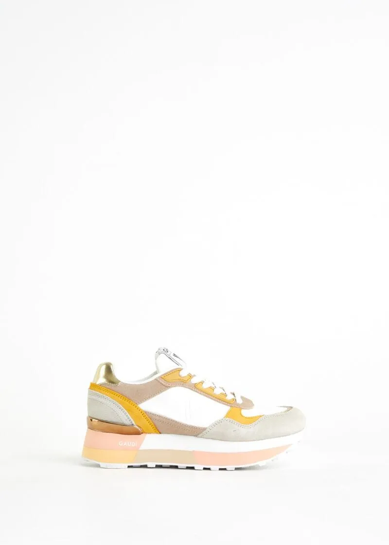 Sneaker running in suede